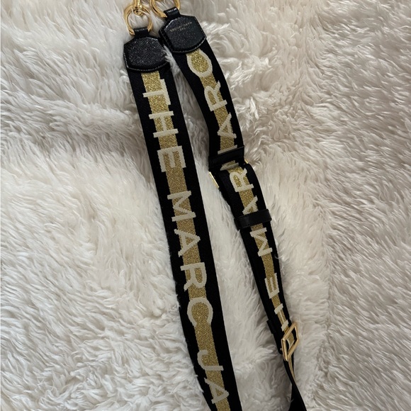 Marc Jacobs “The Strap” strap in Black and Gold - Picture 4 of 6